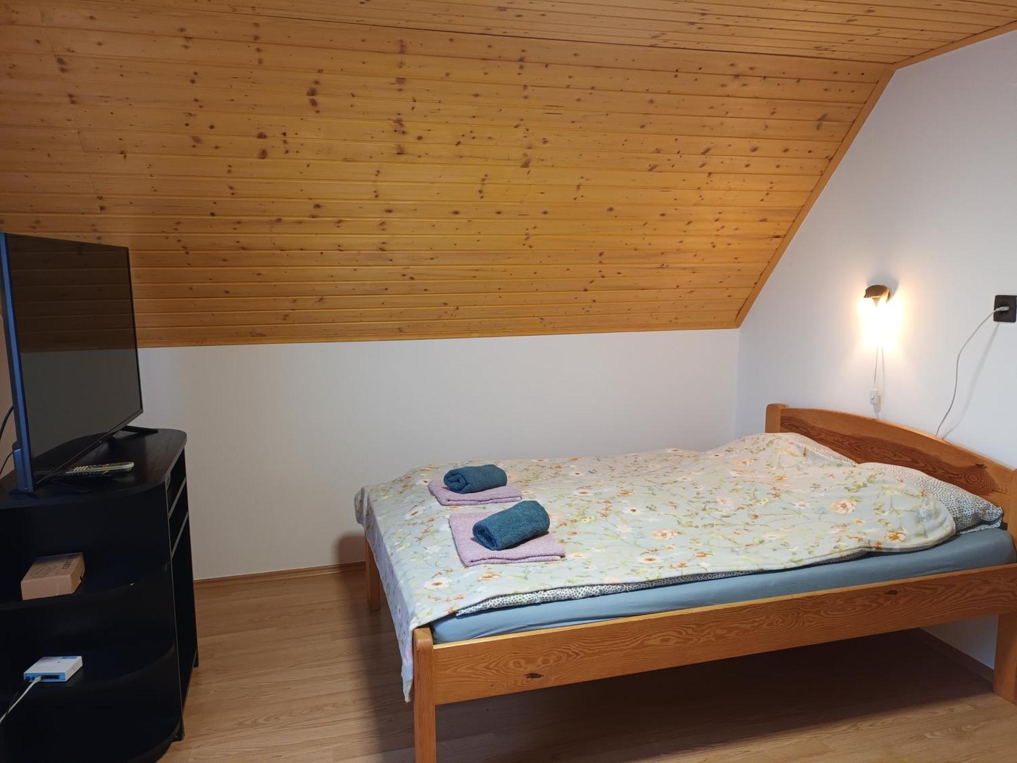 Keknefelejcs Vendeghaz Apartment Tapolca Exterior photo